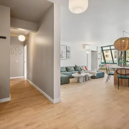 Renting - Fleurs - Luxury Terrace Quiet Private Parking Apartman